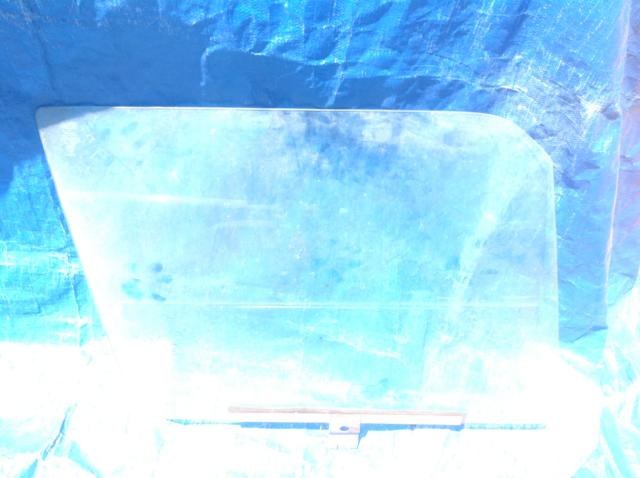 3 DOOR RIGHT FRONT DOOR GLASS