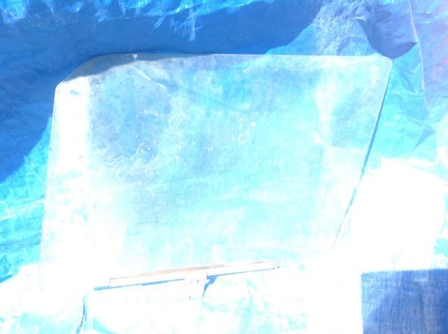 3 DOOR LEFT FRONT DOOR GLASS