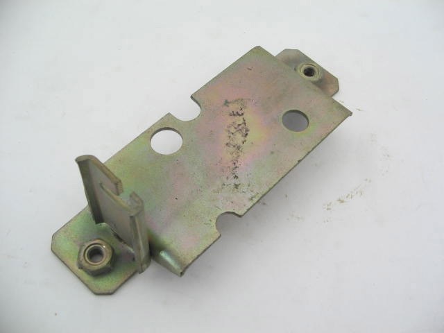 1979-88 TRUNK LATCHING SUPPORT