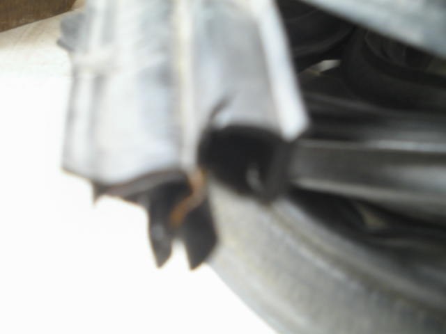 TRIPLE LIPPED RUBBER SEAL