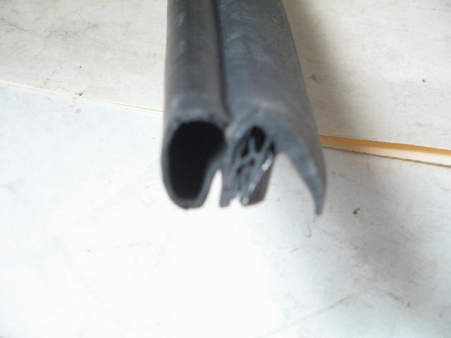 DOUBLE LIPPED WEATHERSTRIP