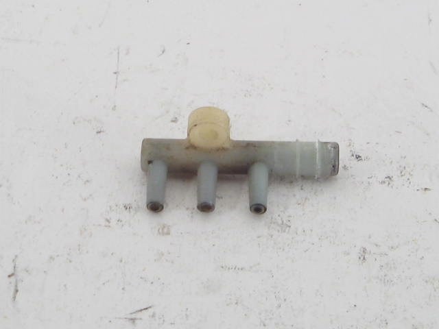 1979-80 VACUUM 3 WAY CONNECTOR
