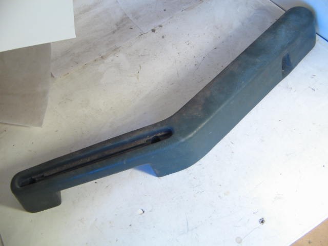 RIGHT FRONT DOOR ARM REST