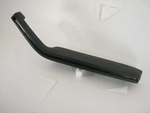 RIGHT BLACK DOOR ARMREST