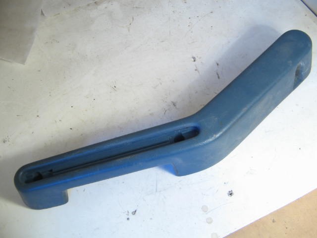 RIGHT REAR DOOR BLUE ARM REST