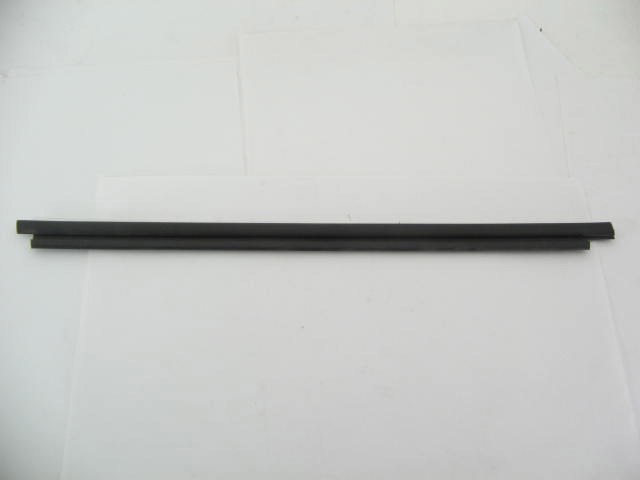 BLACK PLASTIC WINDSCREEN TRIM