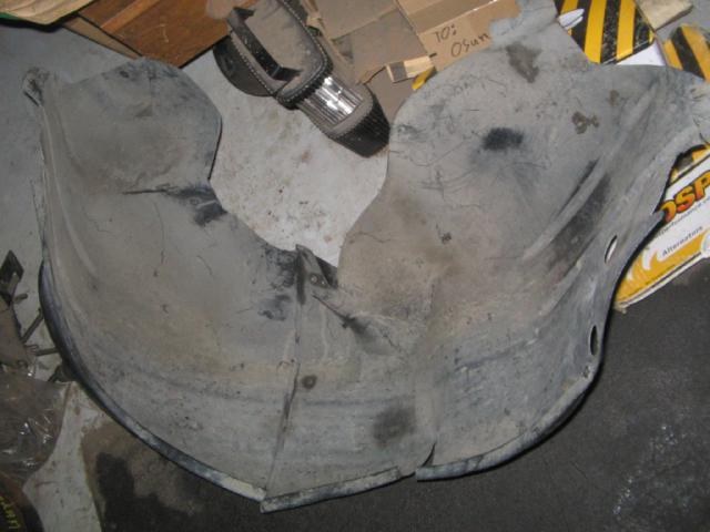 RT WHEEL, WELL LINER, DAMAGED