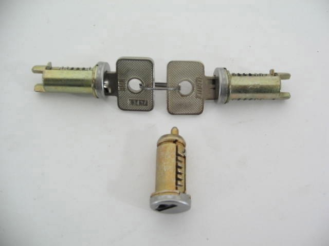 DOOR & TRUNK LOCK & KEY SET