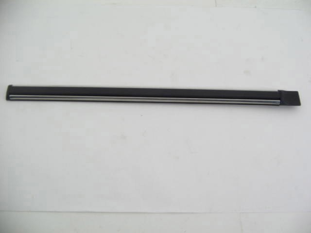 RIGHT FRONT MOULDING