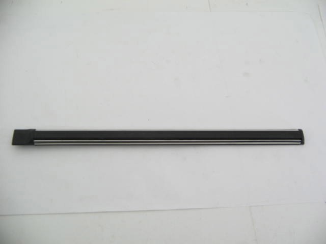 LEFT FRONT SIDE MOULDING