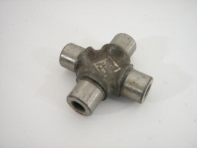STEERING CLMN U-JOINT CROSS