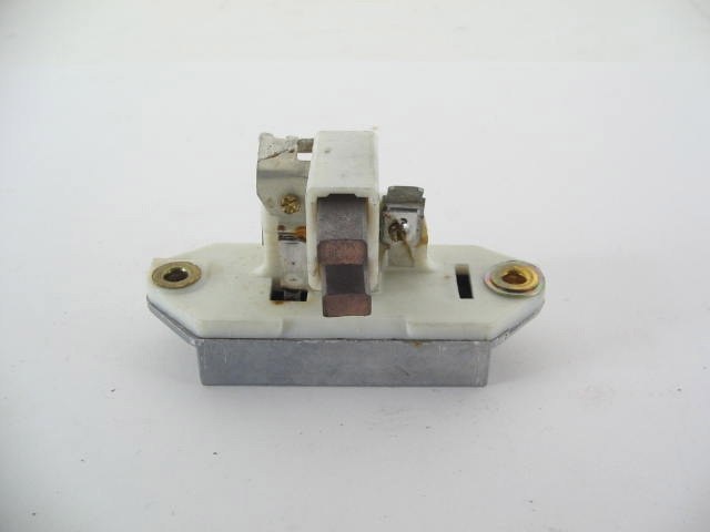 VOLTAGE REGULATOR & BRUSH ASSY