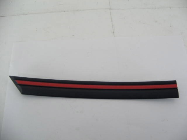 RIGHT QUARTER SIDE MOLDING