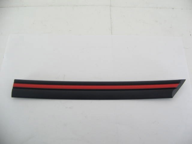 LEFT QUARTER SIDE MOLDING