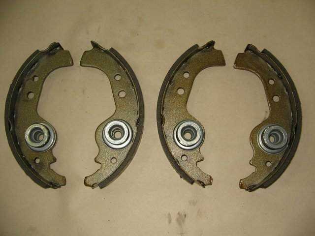 BRAKE SHOE SET W/ ADJUSTERS