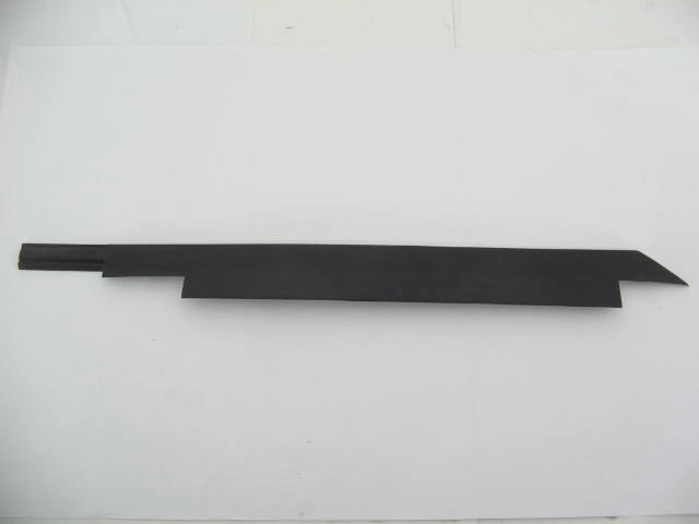 RIGHT REAR 1/4 TRIM RETAINER