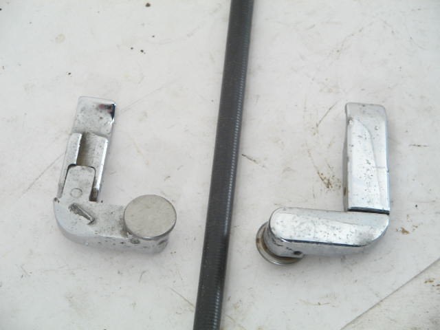 1979-82 RIGHT WING VENT HANDLE