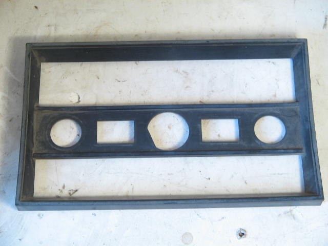 1979-80 CENTRAL DASH FRAME