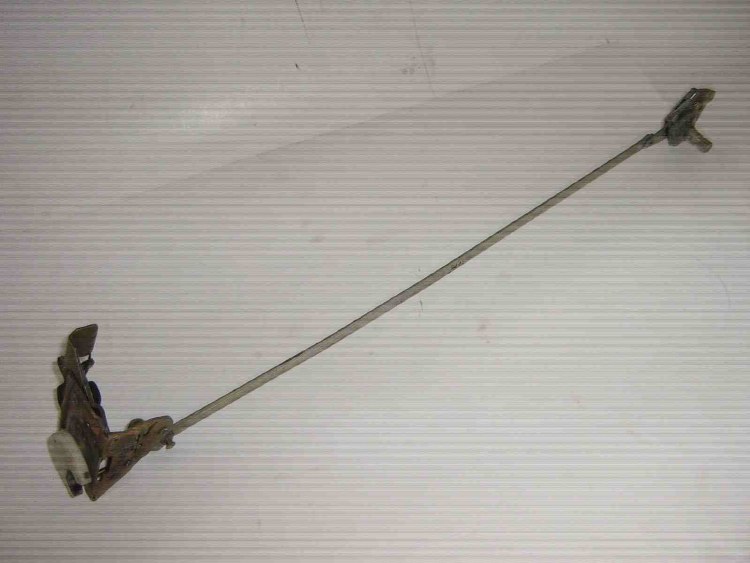 1973-85 LEFT DOOR LATCH ASSY