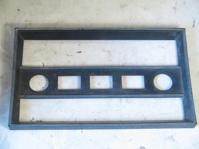 1980-82 CENTER DASH TRIM