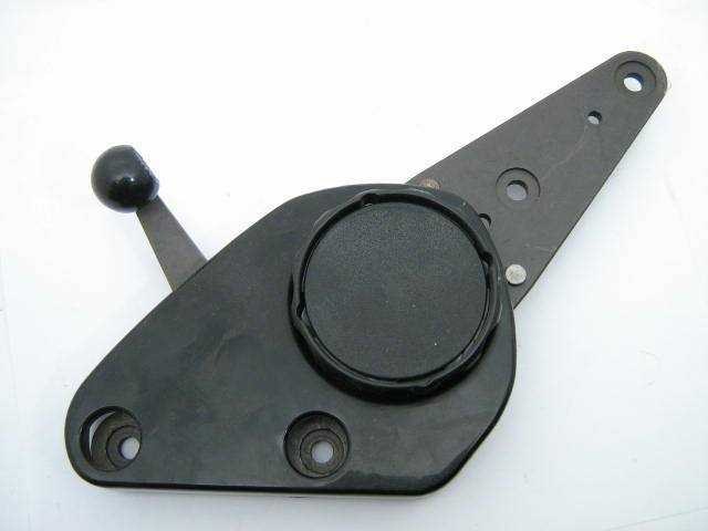 LT OUTER SEAT HINGE WITH KNOB
