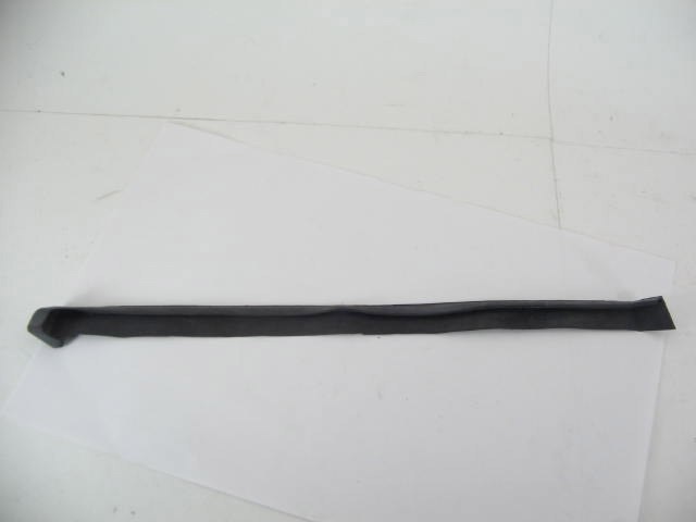 RIGHT SEAL ON SIDE OF W/SCREEN