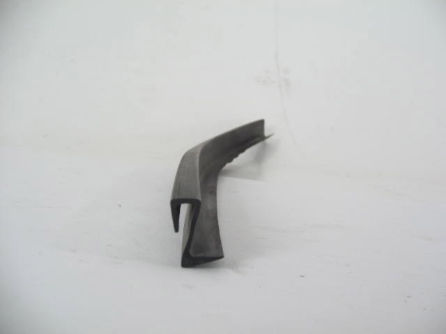 BOTTOM RUBBER TRIM, PAIR