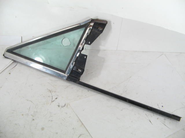 1983-85 R WING VENT GLASS ASSY