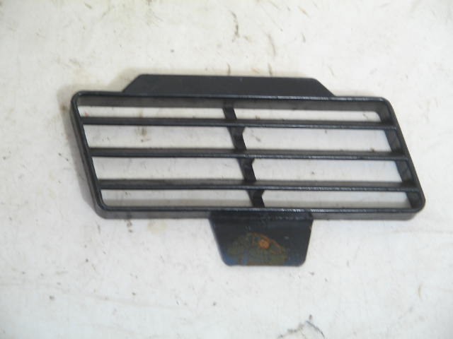 1981-85 RIGHT BLACK VENT GRILL