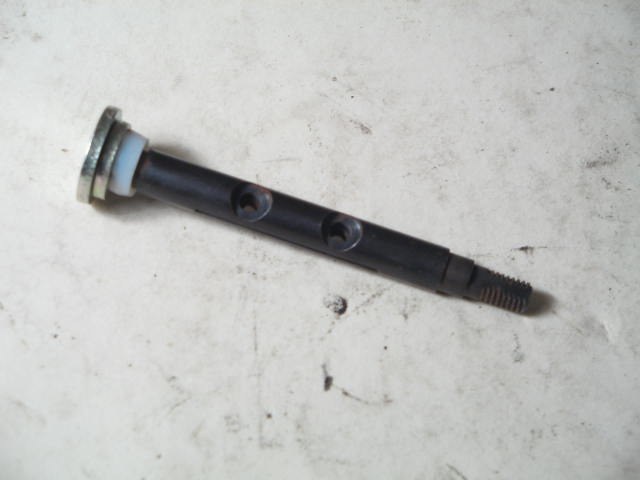 THROTTLE SHAFT WITH SEAL