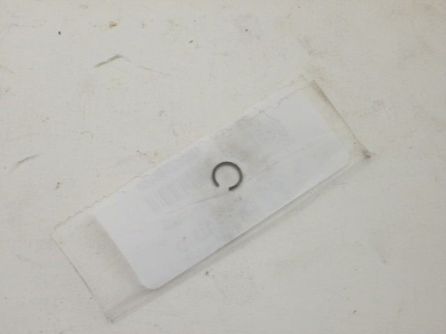 VALVE STEM RETAINING SNAP RING