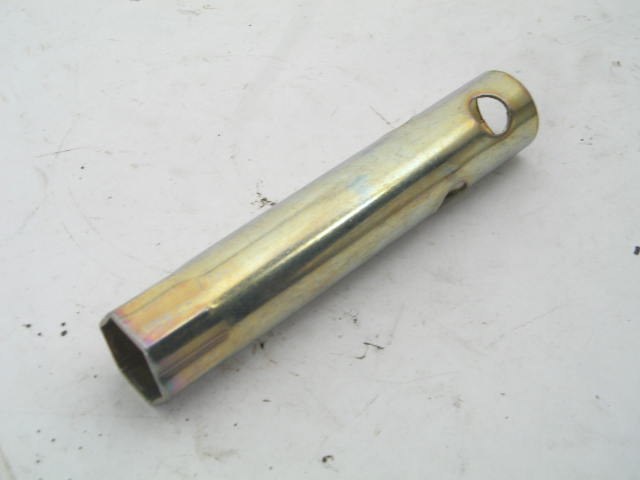 SPARK PLUG SOCKET