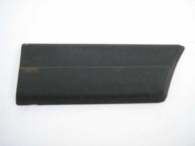 1986-88 RIGHT FRONT SIDE TRIM