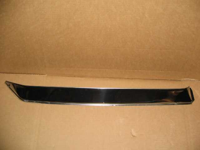 RT FRONT VENT SHADE ON WINDOW