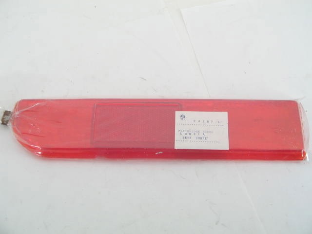 LEFT LOWER TAIL LAMP LENS