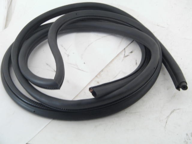 DOOR OPENING RUBBER SEAL