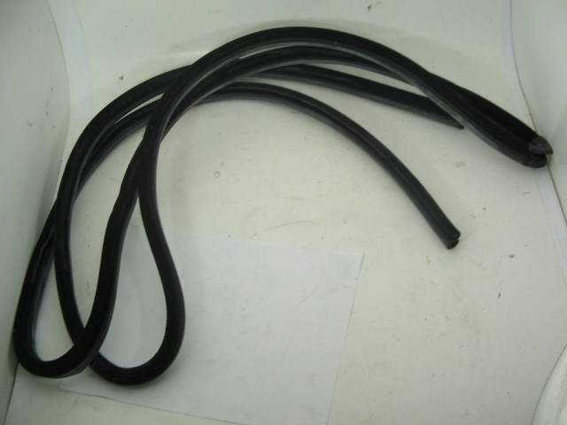 DOOR OPENING RUBBER SEAL
