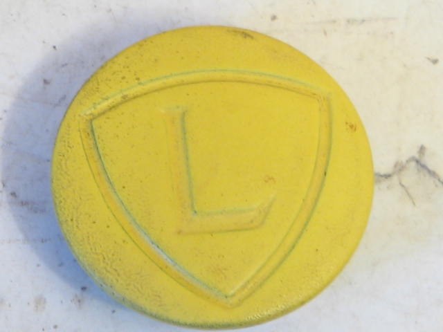 L SHIELD PLASTIC WHEEL CENTER