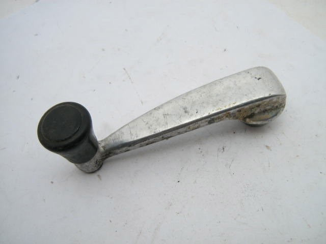 WINDOW HANDLE W/BLACK KNOB