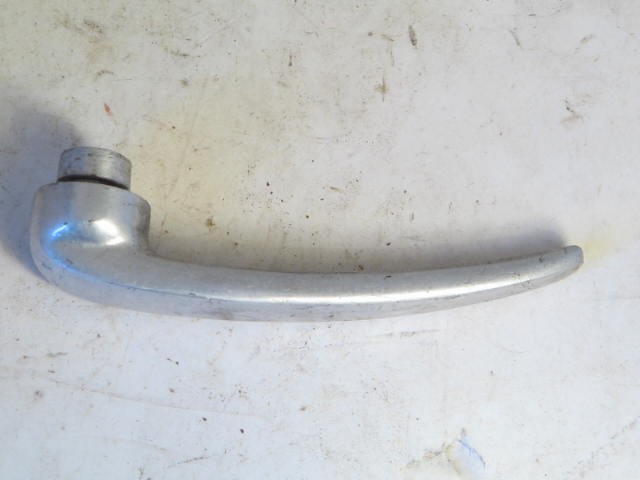 RT INNER DOOR RELEASE HANDLE