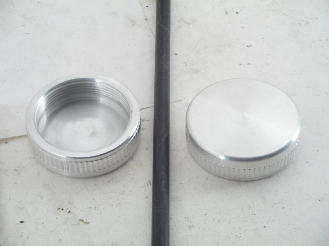 NON-LOCKING SCREW-ON GAS CAP