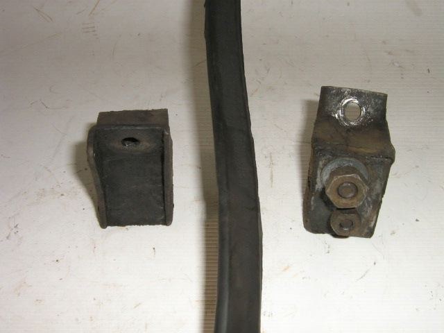 RUBBER TRANSMISSION MOUNT