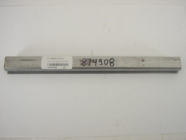 LEFT SEAT RAIL ON FLOOR