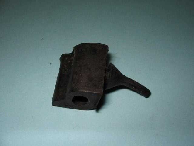 SQUARE PAD ON ENGINE LID