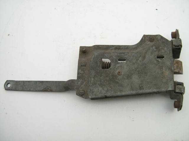 RIGHT FRONT DOOR LOCK