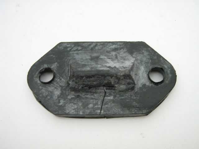 FRONT TRUNK HINGE RUBBER GSKT