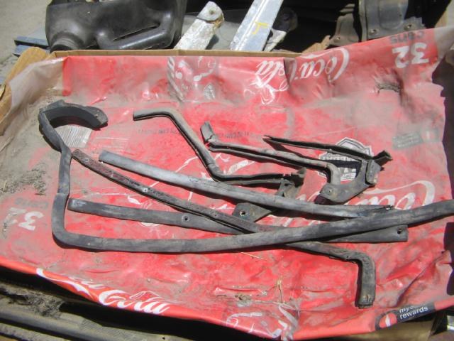 RT DOOR UPPER SEAL GASKET
