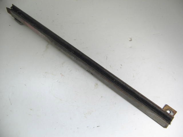 1959-67 RIGHT GLASS REAR GUIDE
