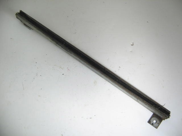 1959-67 LEFT REAR GLASS GUIDE