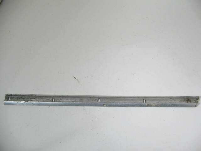RIGHT RUBBER MOUNTING CHANNEL
